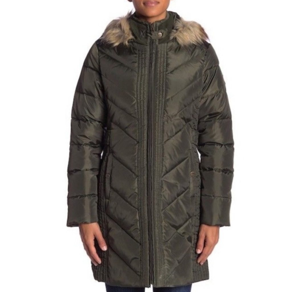 In Perfect Preowned Condition! Very Warm !! Lots Of Pockets.